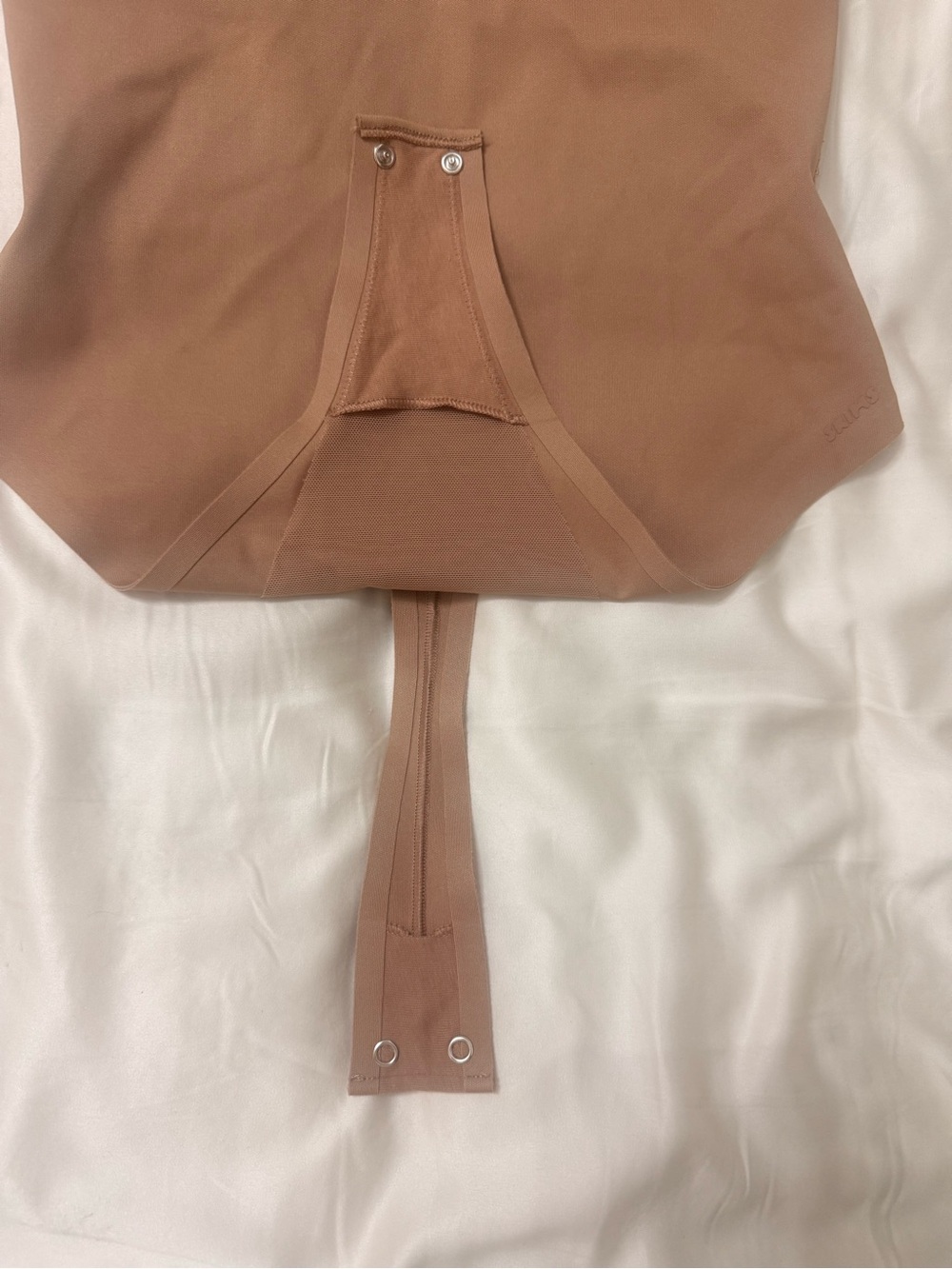 SKIMS Seamless Sculpt Thong Bodysuit Shapewear Nude/Tan Size Small - Picture 3 of 9